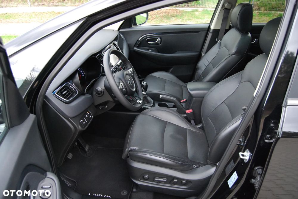 Kia Carens 1.7 CRDi 141 Dream Team Edition - 20