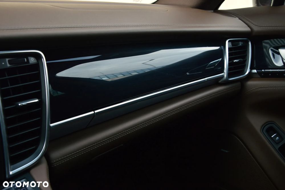 Porsche Panamera 4S - 29