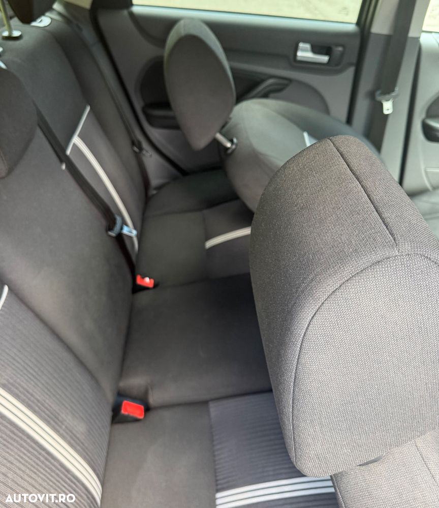 Ford Focus 1.6 16V Trend - 38