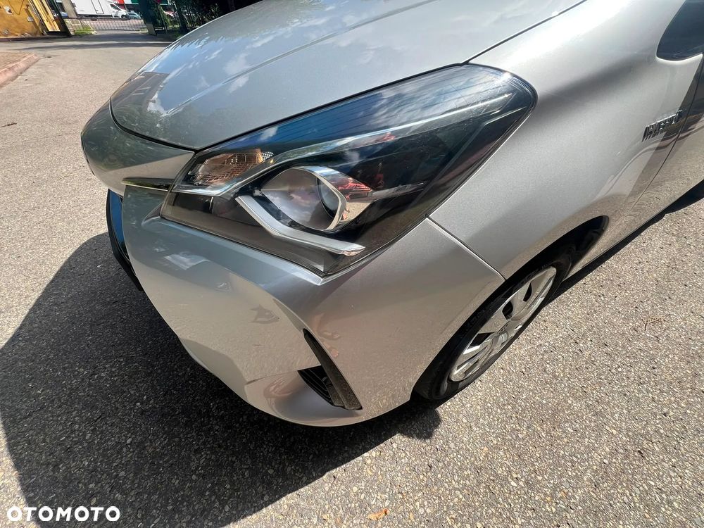 Toyota Yaris Hybrid 100 Premium - 9