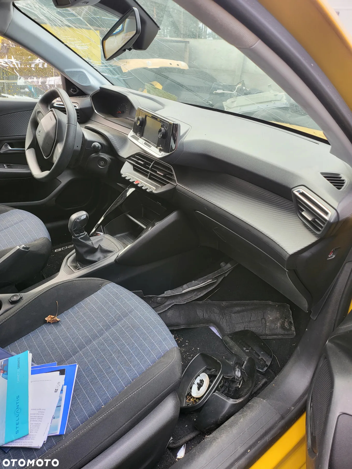 Peugeot 208 - 10