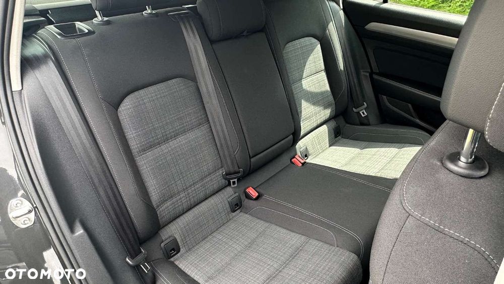 Volkswagen Passat - 18