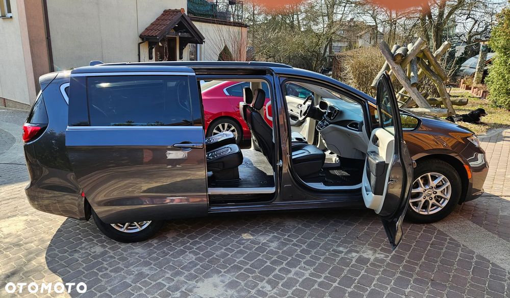 Chrysler Pacifica - 13