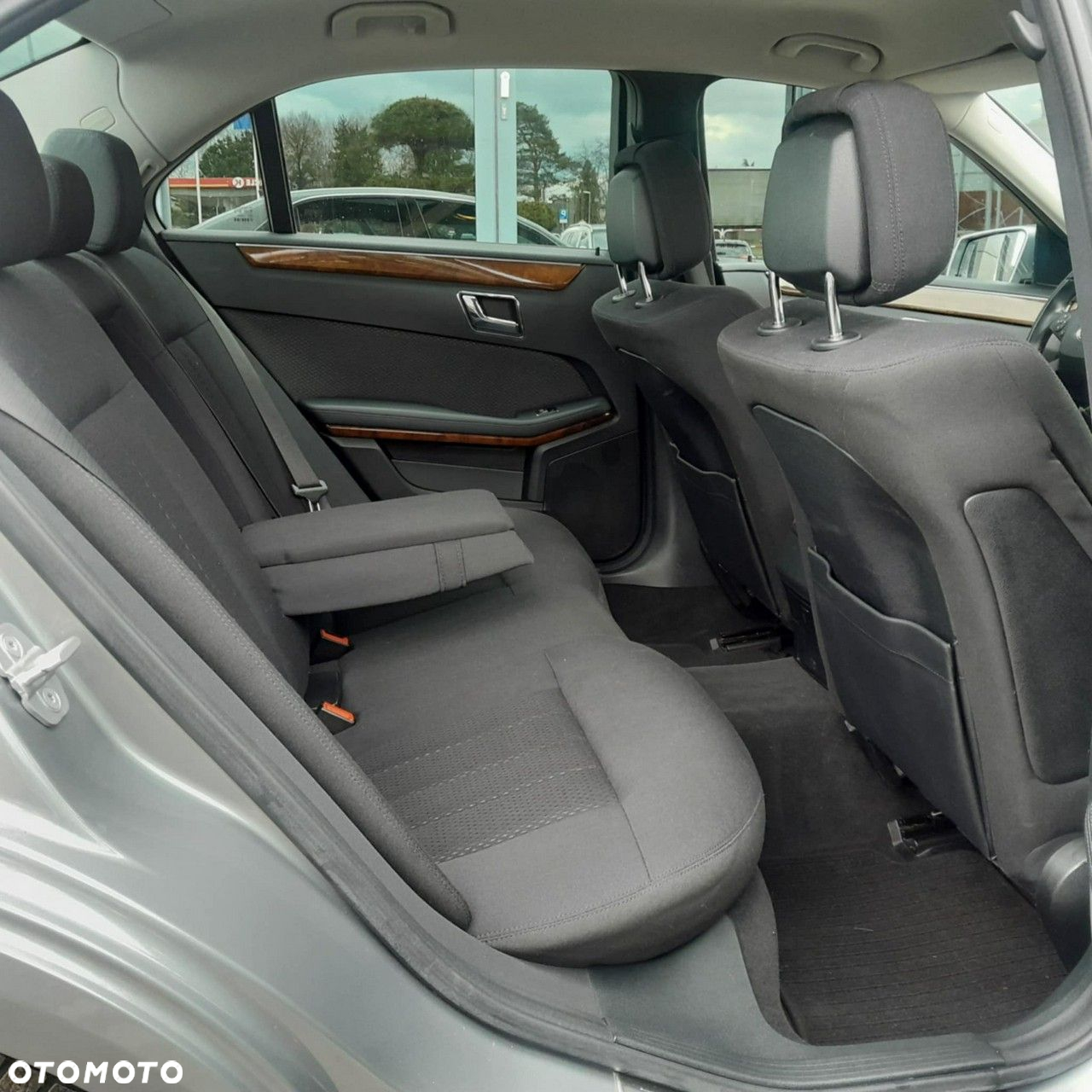 Mercedes-Benz Klasa E 350 CGI BlueEFFICIENCY 7G-TRONIC Elegance - 9