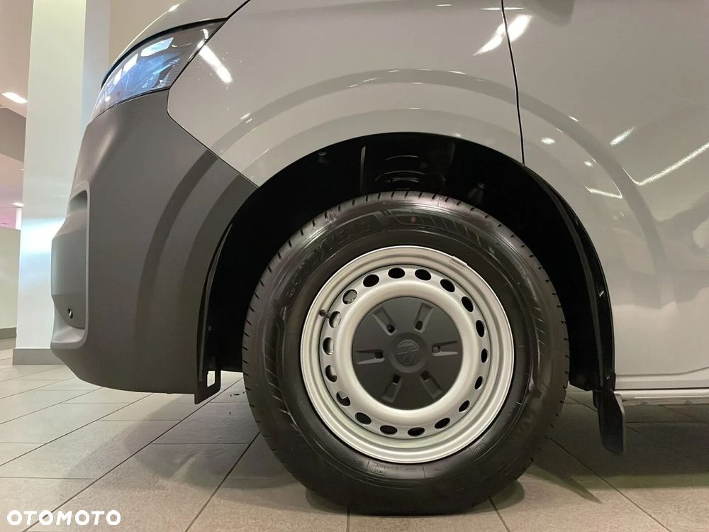 Volkswagen Transporter Furgon "L silnik: 2,0 l TDI 150 KM automatyczna r. o.: 3500 mm, 5 osób - 22