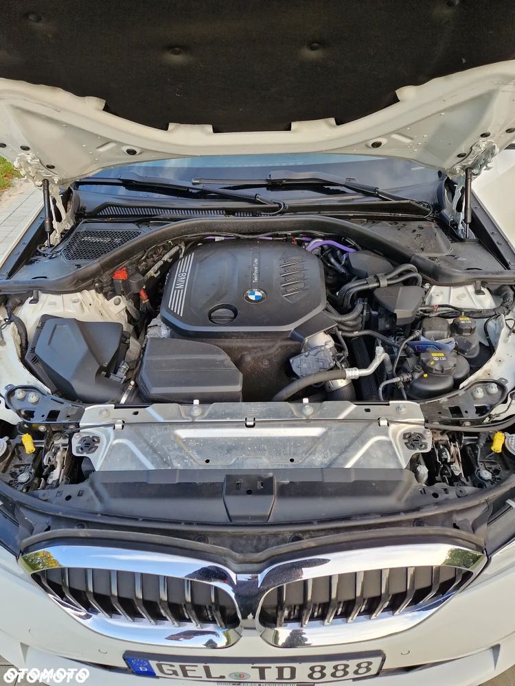 BMW Seria 3 318d mHEV - 20