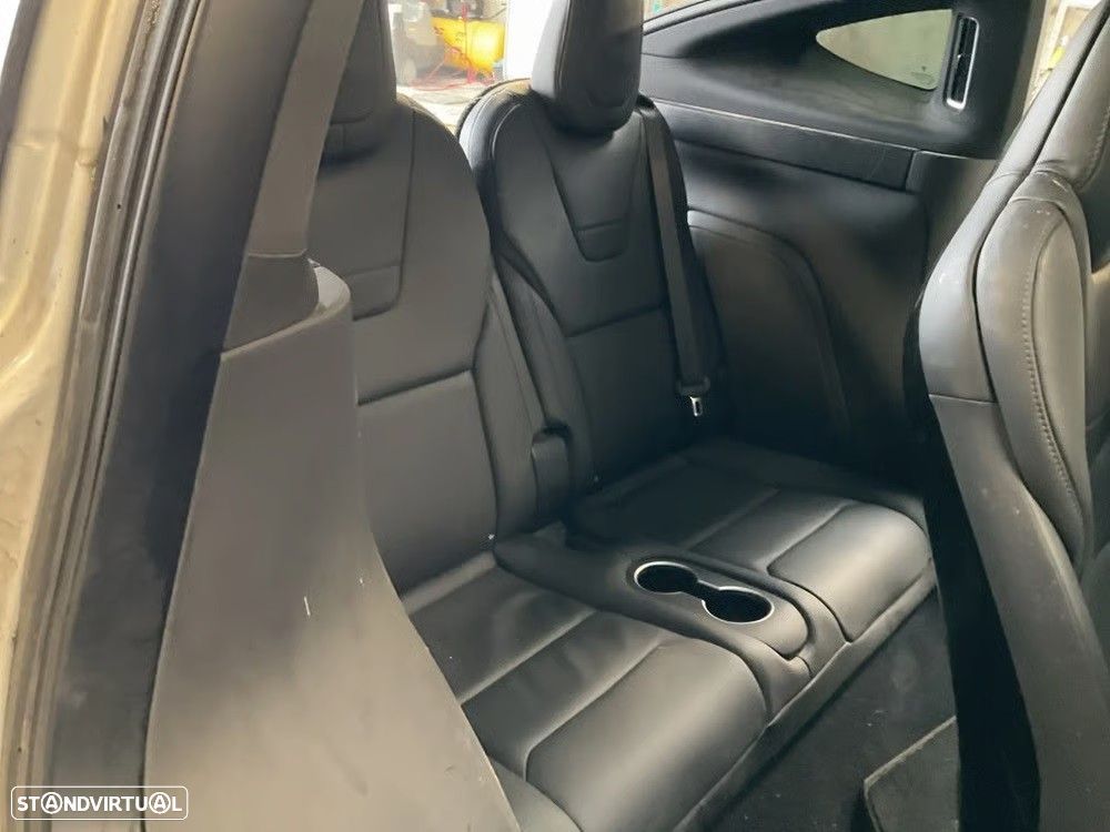 Tesla Model X 90D - 12