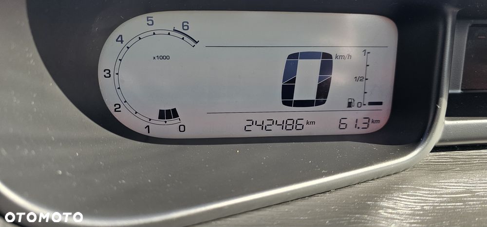 Citroën C3 Picasso 1.4i Attraction - 19