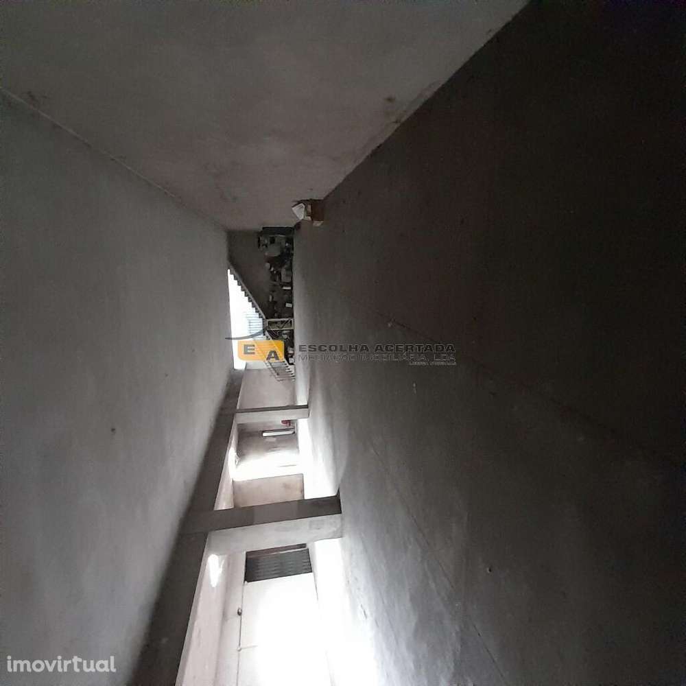 Loja e armazém Areosa ideal para clinica, ginásio, igreja ou serviços - Grande imagem: 3/29