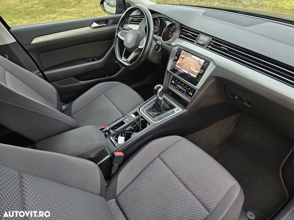 Volkswagen Passat - 4