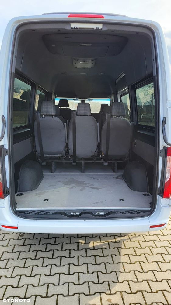 Mercedes-Benz Sprinter 907.221 - 11