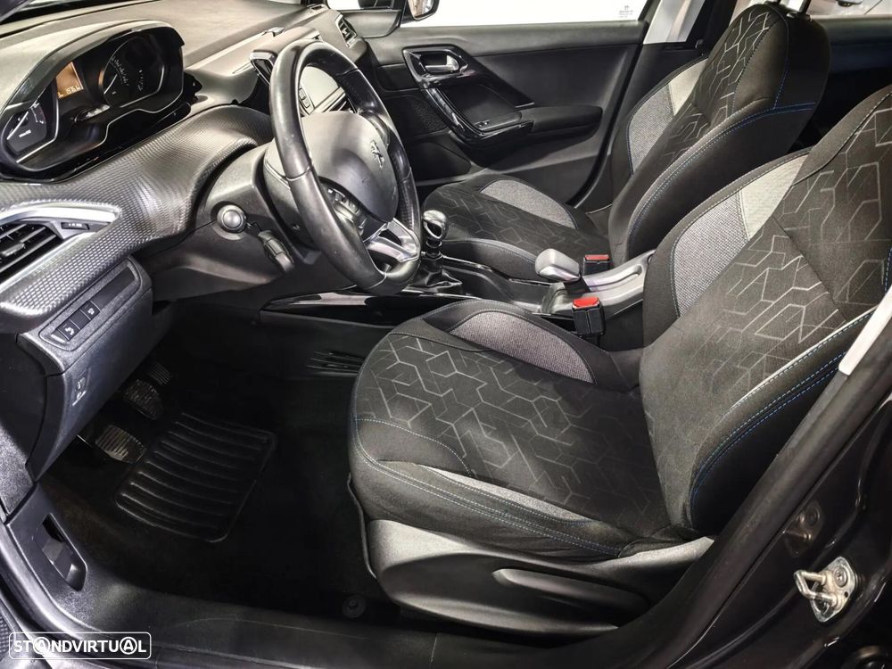 Peugeot 2008 1.2 PureTech Signature - 19