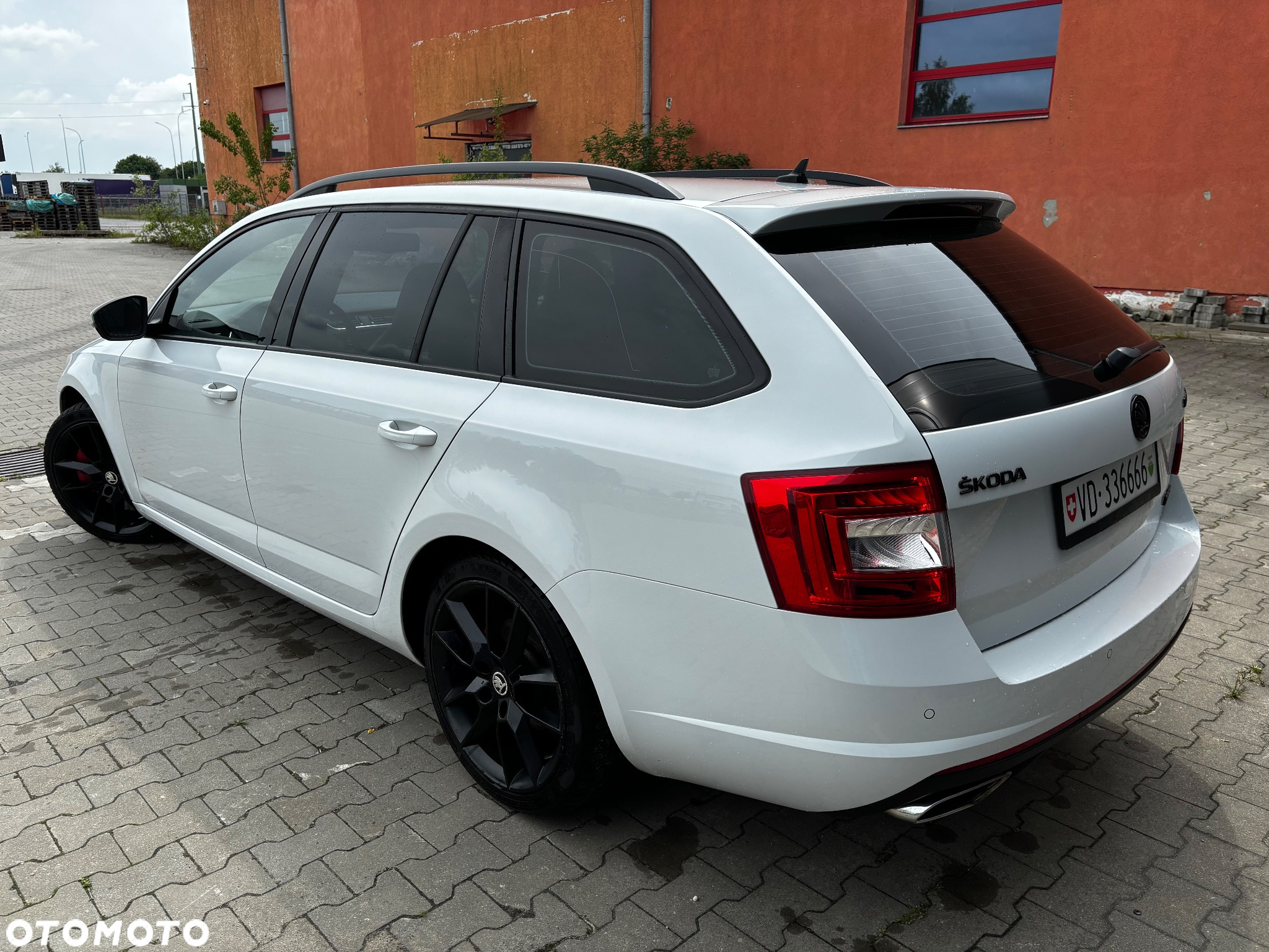 Skoda Octavia 2.0 TDI DSG RS - 9
