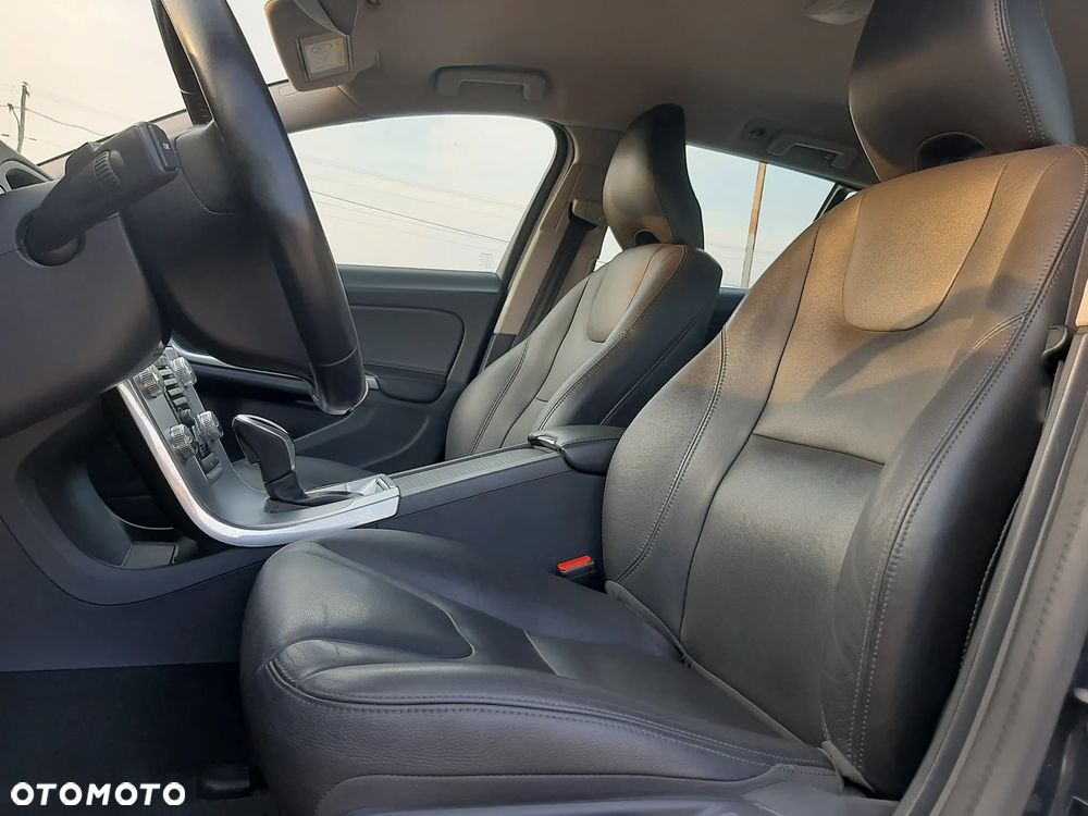Volvo V60 D3 Geartronic Summum - 15
