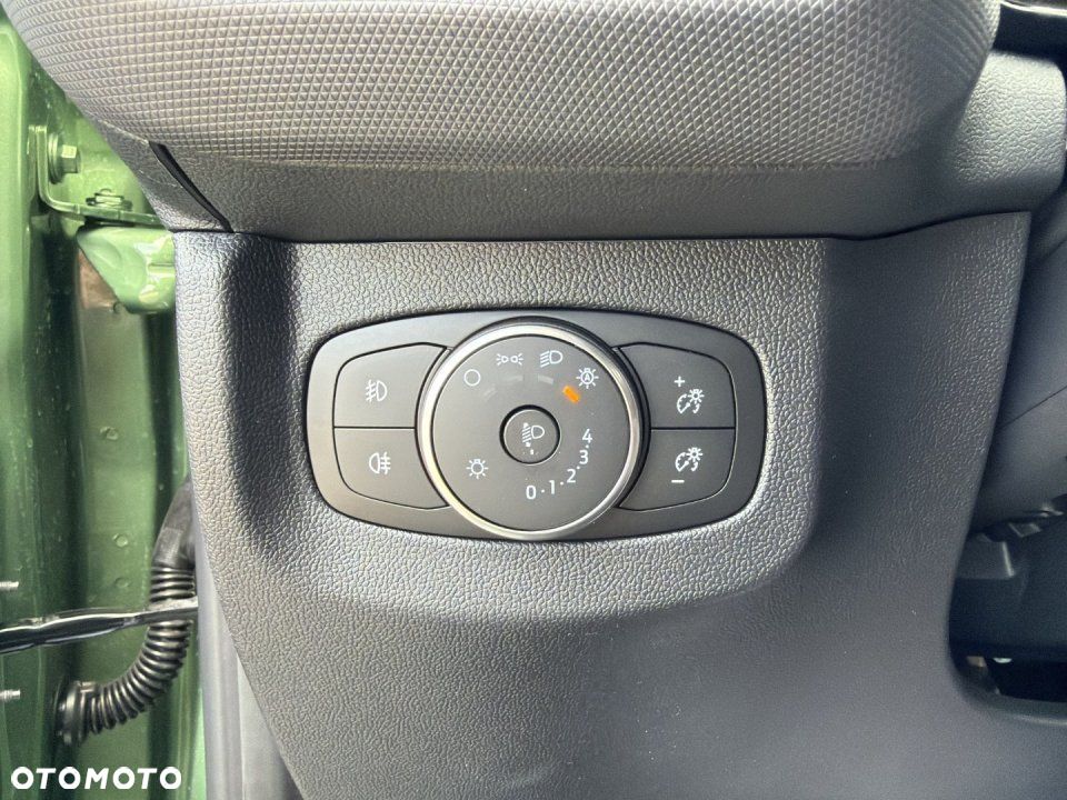 Ford Transit Courier - 22