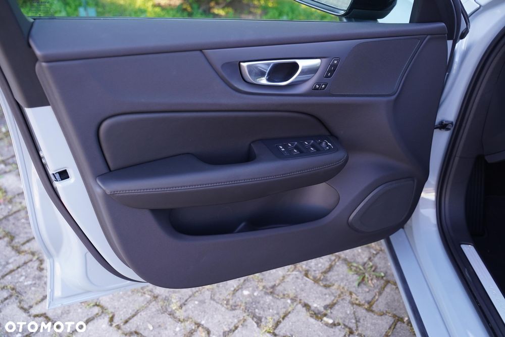 Volvo V60 B4 B Ultra Dark - 9