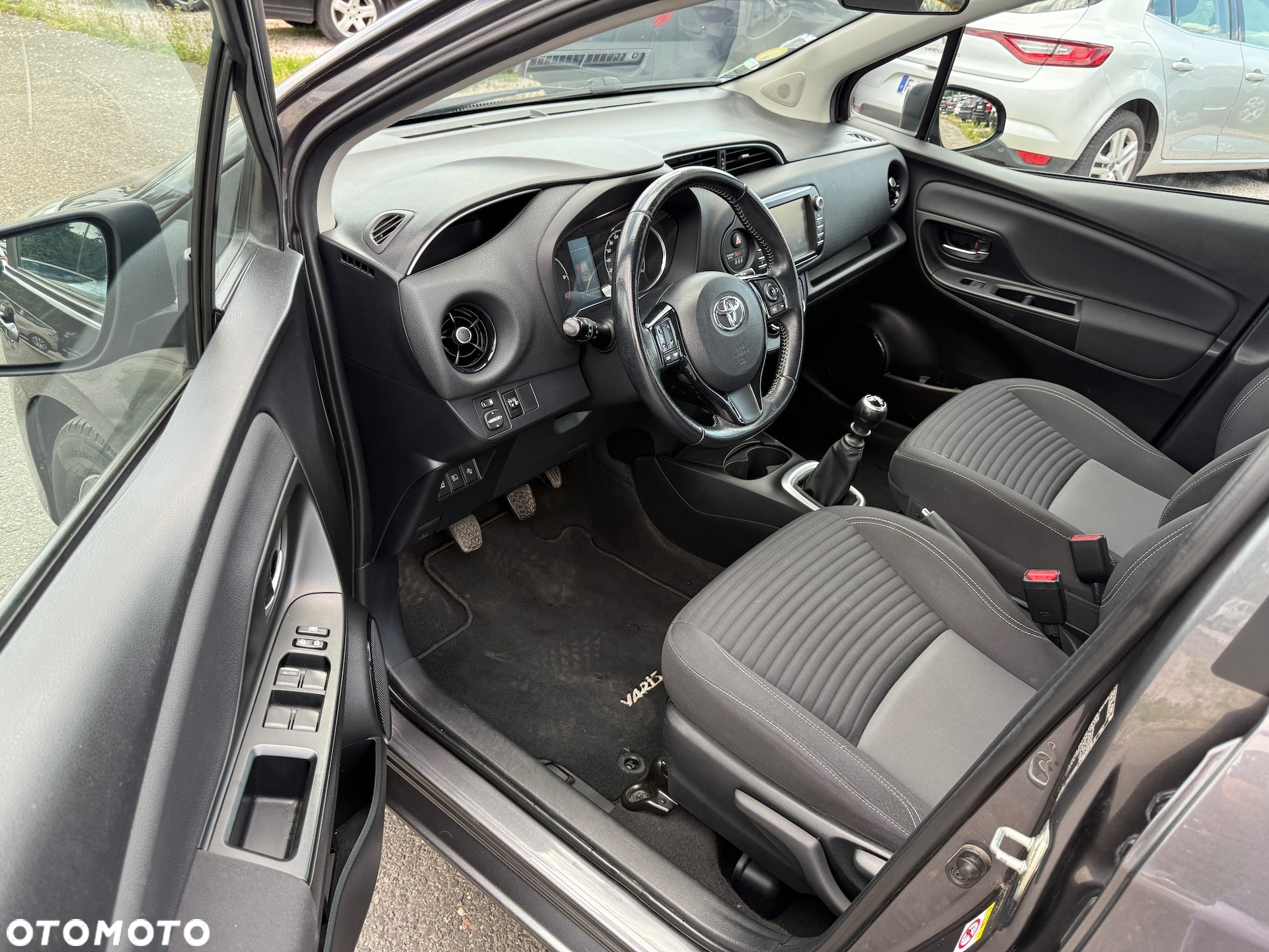 Toyota Yaris 1.4 D-4D Prestige - 12