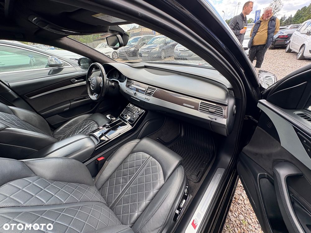 Audi S8 Plus - 25