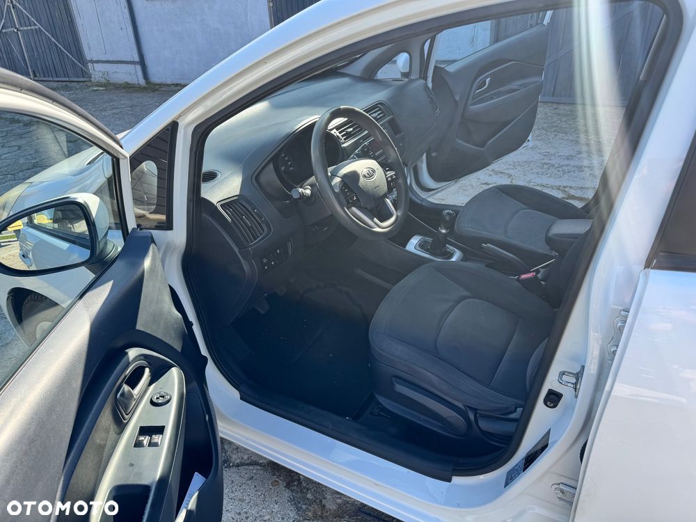 Kia Rio - 8