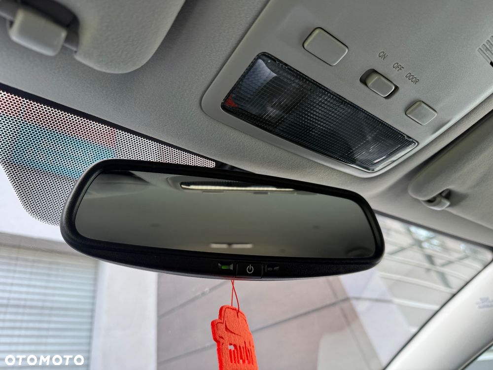 Toyota Avensis 1.8 VVT-i Combi - 27