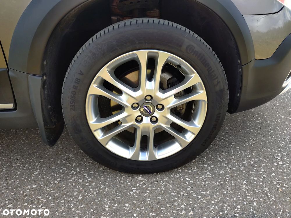 Volvo XC 70 D5 AWD Momentum - 9