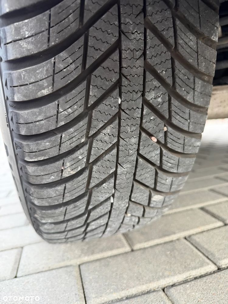 Ford Kuga 1.5 EcoBoost FWD ST-Line - 36