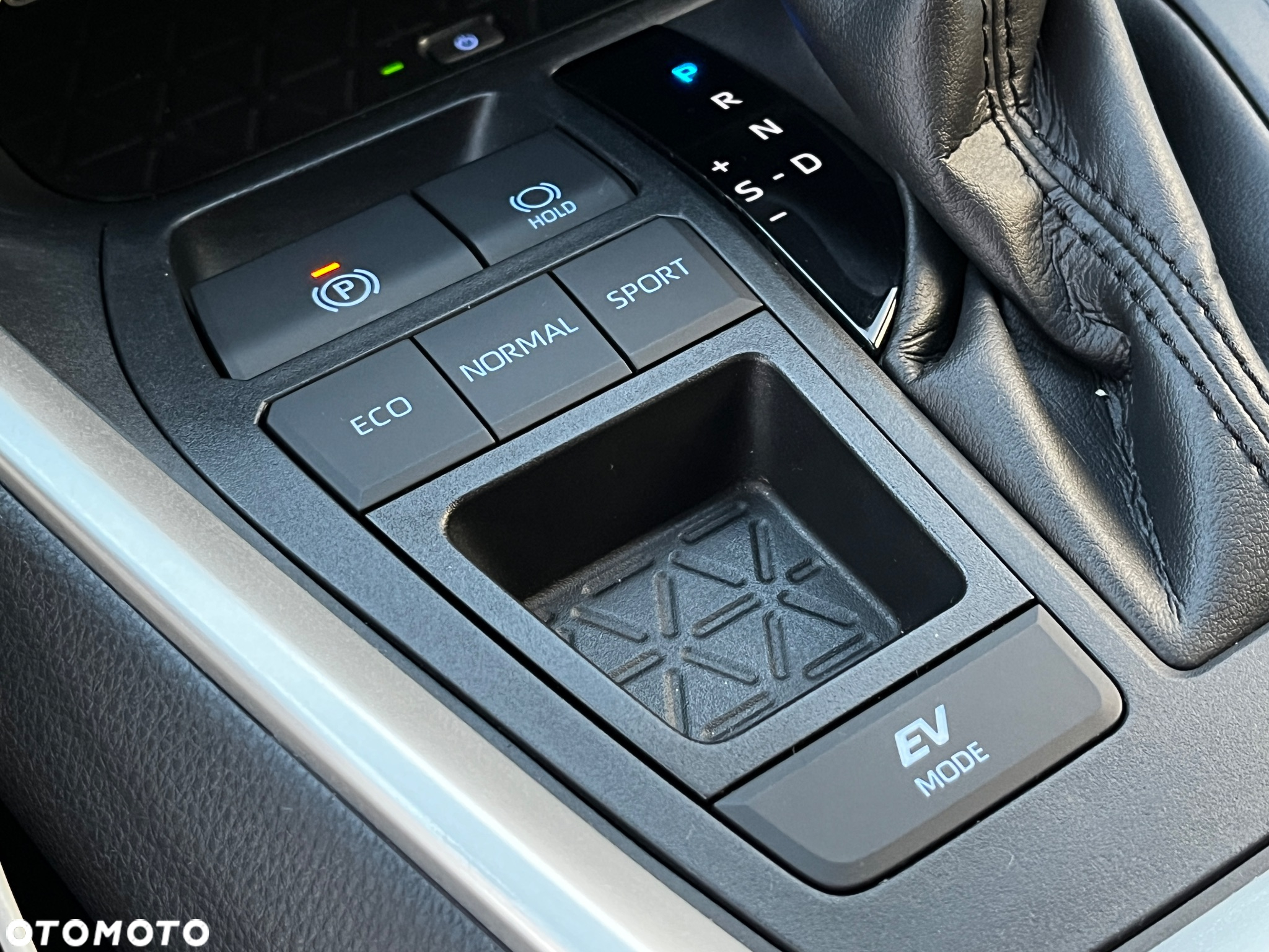 Toyota RAV4 2.5 Hybrid Comfort 4x2 - 31