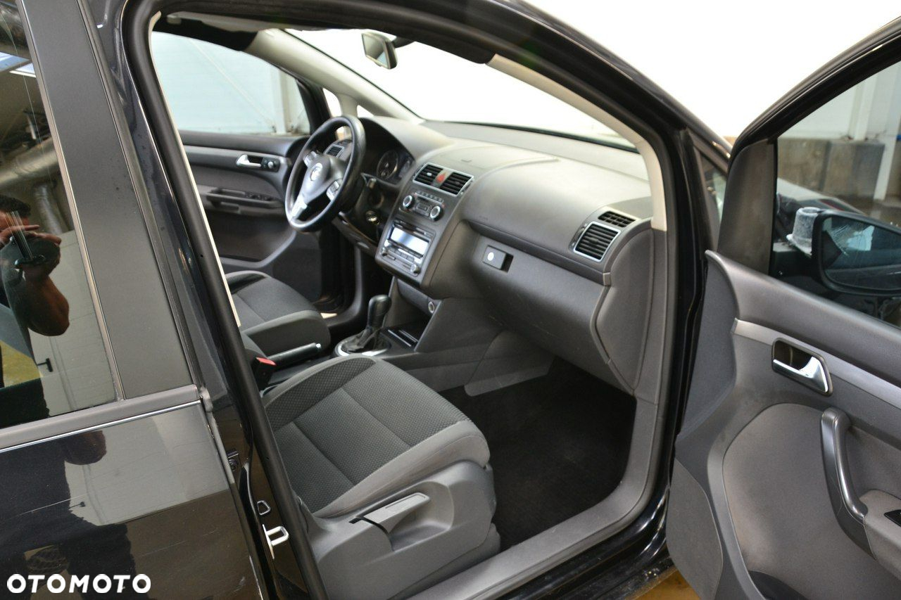 Volkswagen Touran - 24