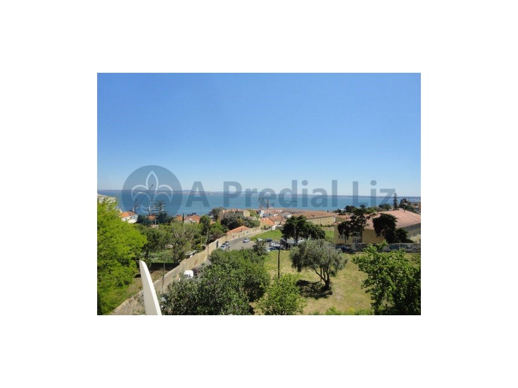 Apartamento T2 para arrendamento no Alto do Pina