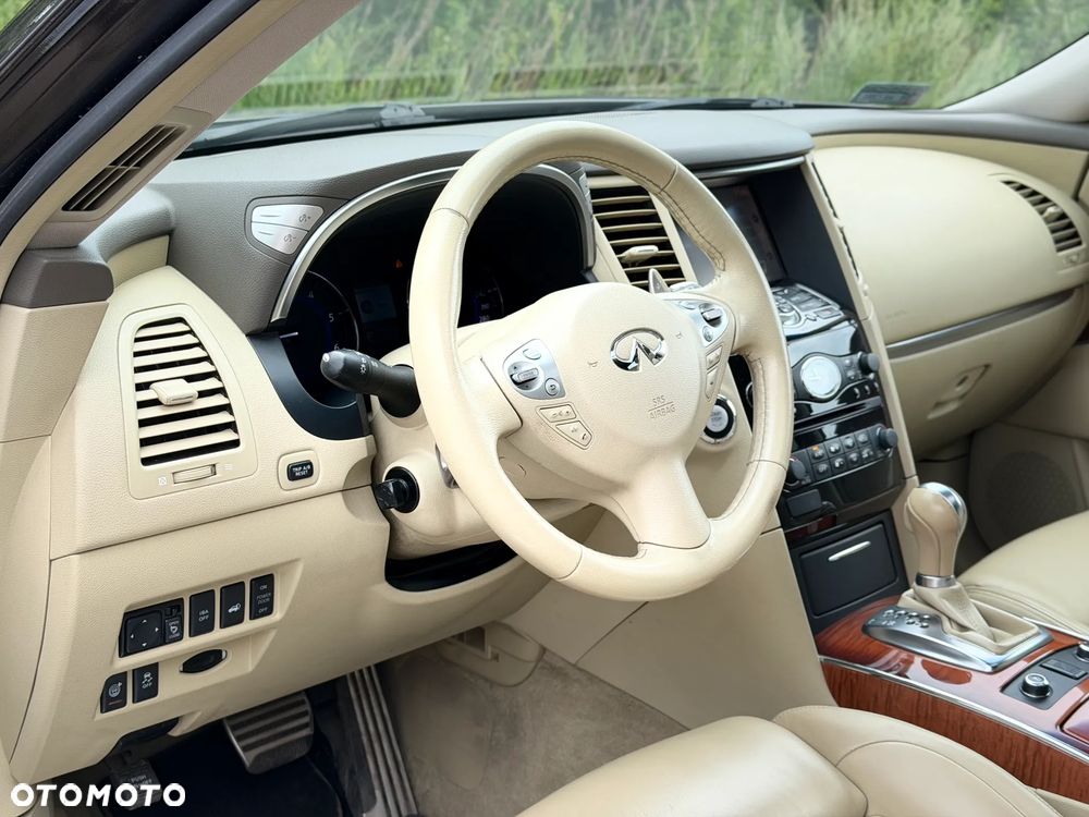 Infiniti QX70 3.0d S - 9