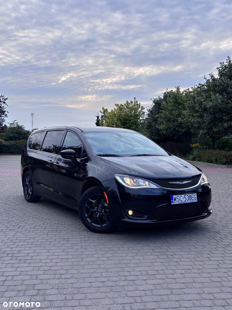 Chrysler Pacifica - 2