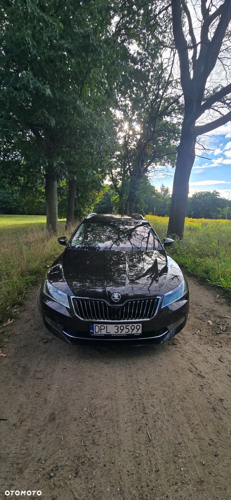 Skoda Superb 2.0 TDI L&K DSG - 34
