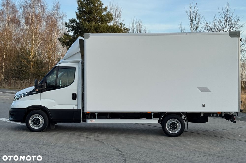 Iveco Daily 2022r‼️35S18‼️ 3.0 HI-MATIC Kontener 9 Palet Niski przebieg ‼️TEMPOMAT Aktywny Full LED Salon Polska Poduszki Pneumatyczne 4.50x2.20x2.20 z tyłu drzwi NAVI 3.5T Bogata Wersja Lekka zabudowa - 11