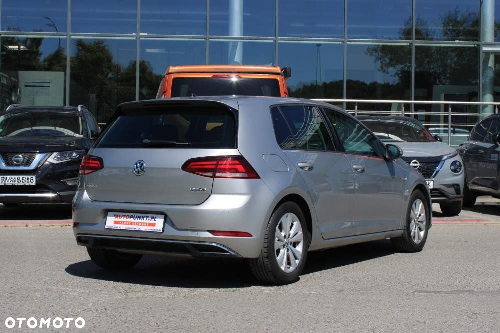 Volkswagen Golf - 5