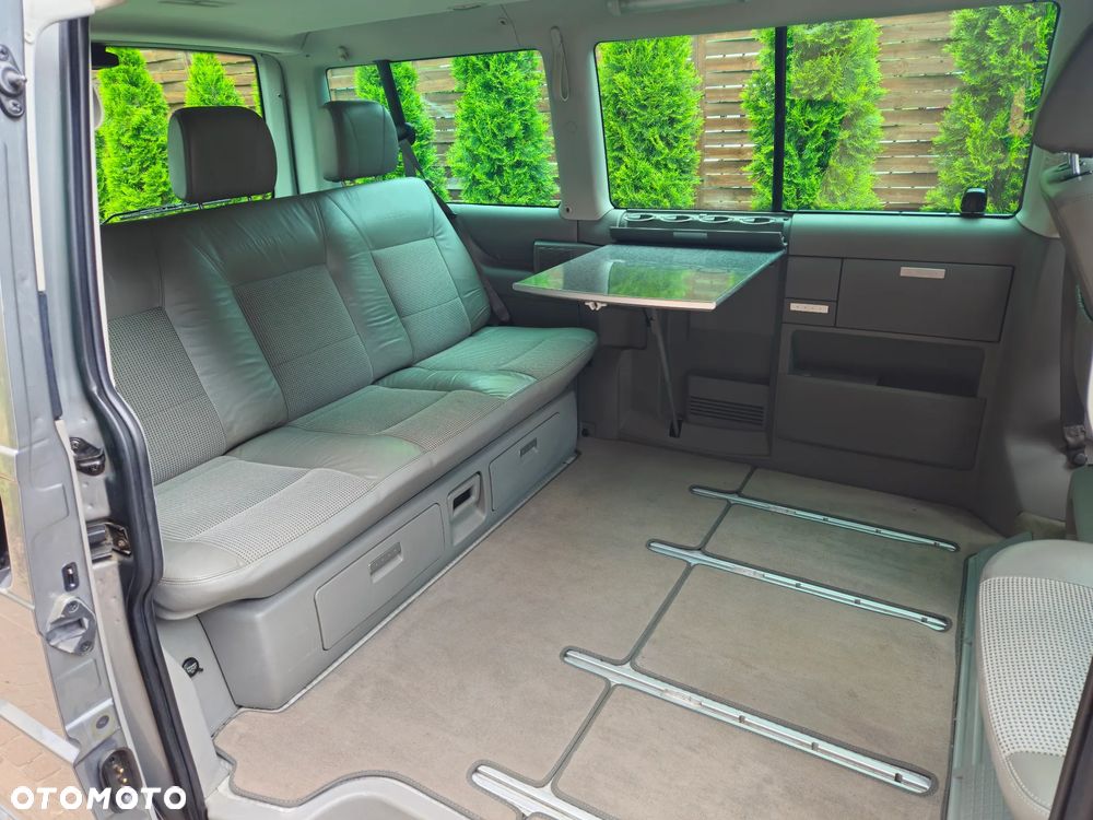 Volkswagen Multivan - 28