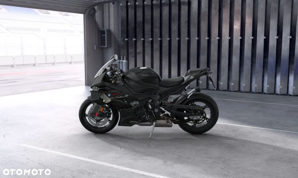 BMW S - 4