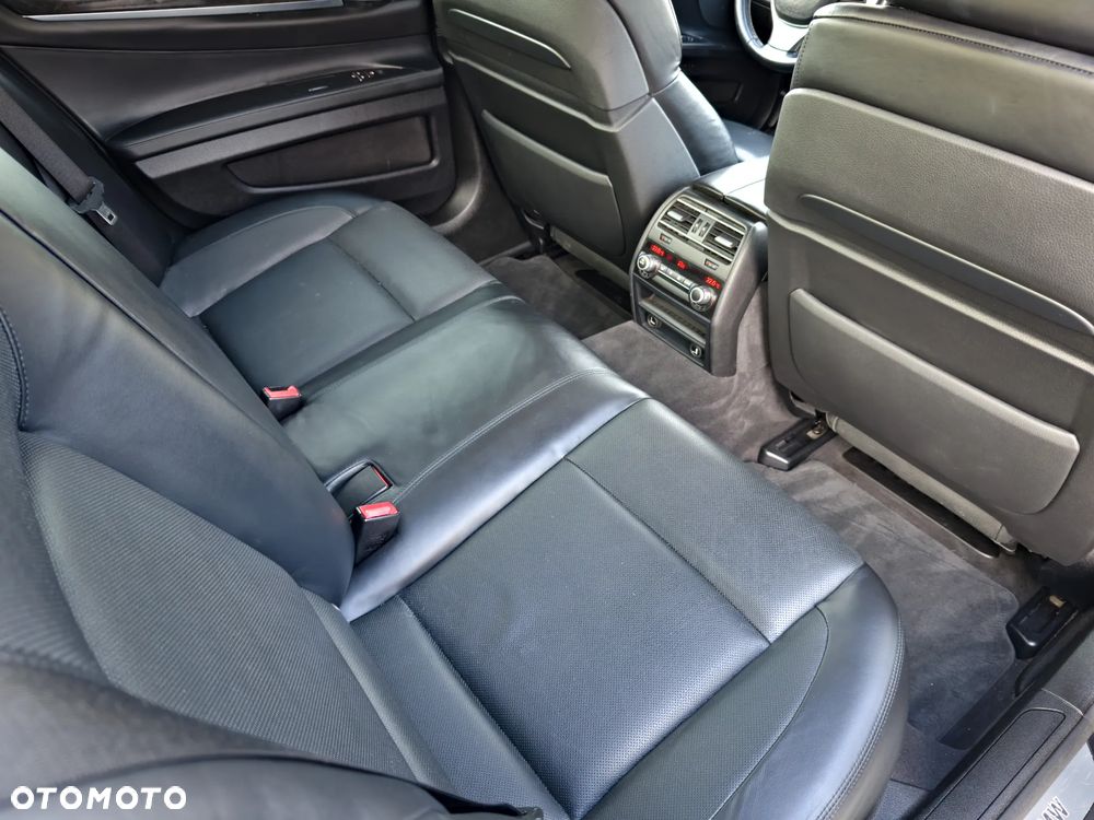 BMW Seria 7 740d - 34