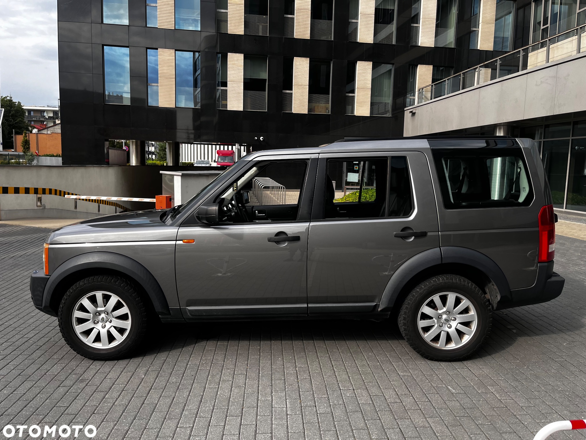 Land Rover Discovery IV 2.7D V6 SE - 5