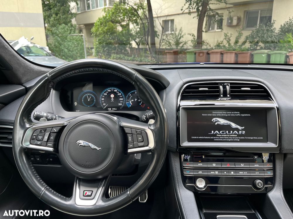 Jaguar F-Pace 30d AWD R-Sport - 17
