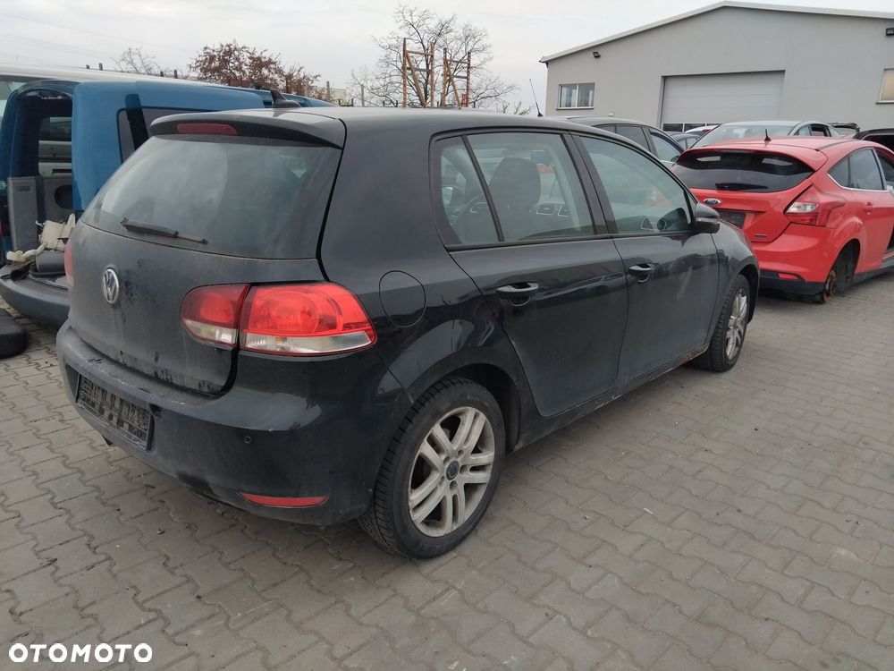 VW Golf 6 VI z silnikiem 2,0 TDI ozn. CBA i skrzynią manualną ozn. KRM lak LC9X - 4
