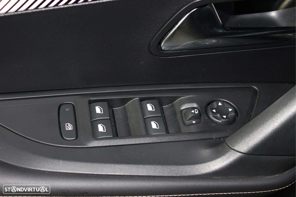 Peugeot 2008 1.2 Hybrid Allure e-DCS6 - 20