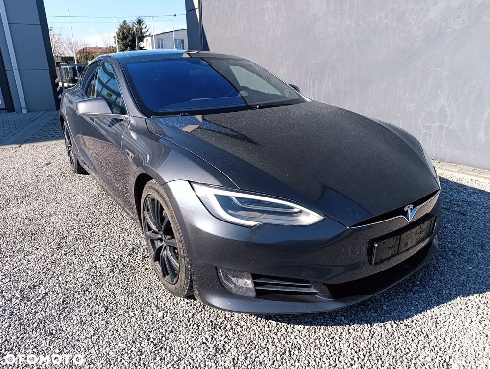 Tesla Model S - 22