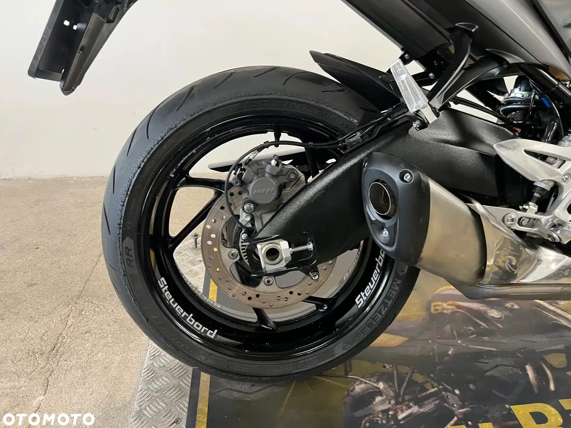 Suzuki GSX 1000 - 11
