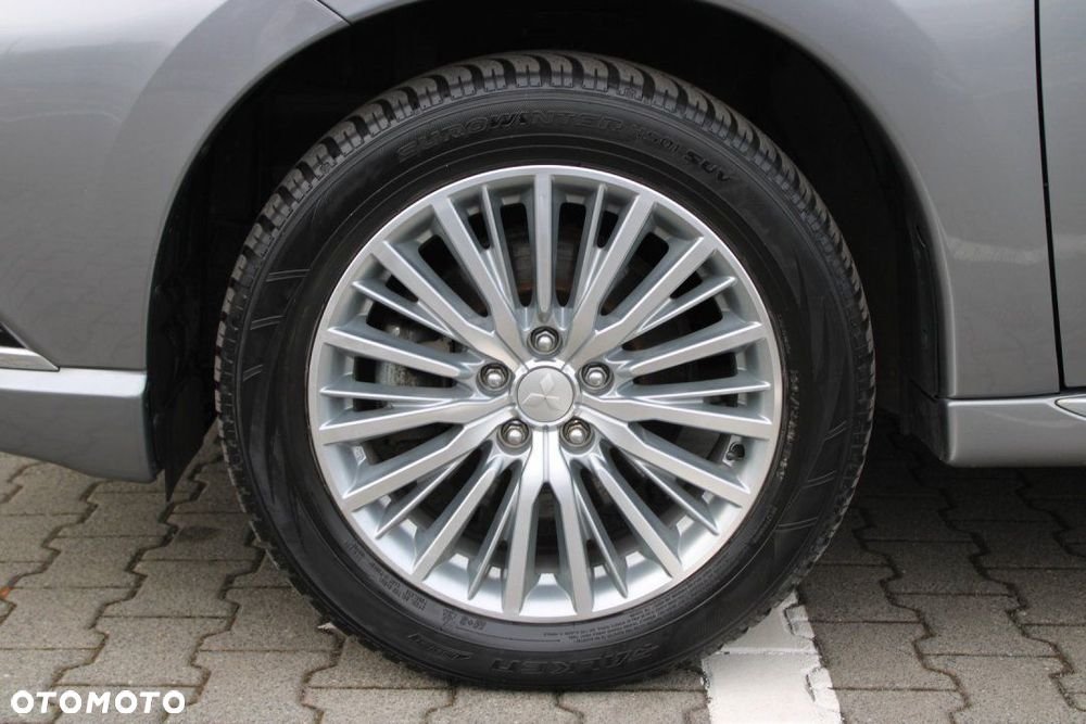 Mitsubishi Outlander - 9