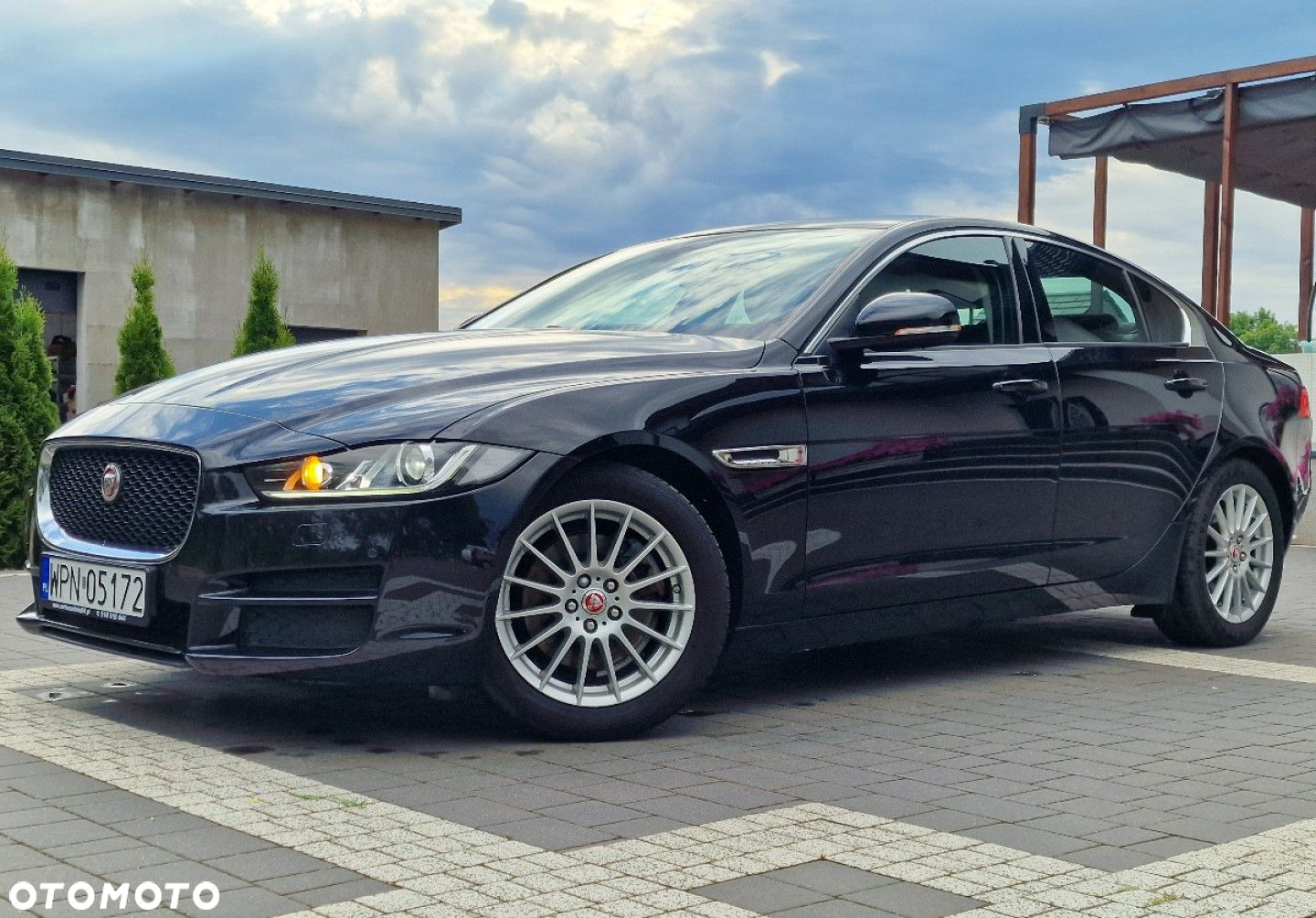 Jaguar XE - 11