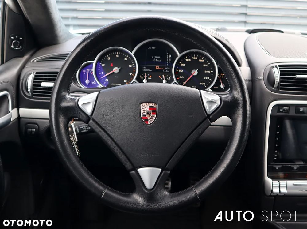 Porsche Cayenne - 21