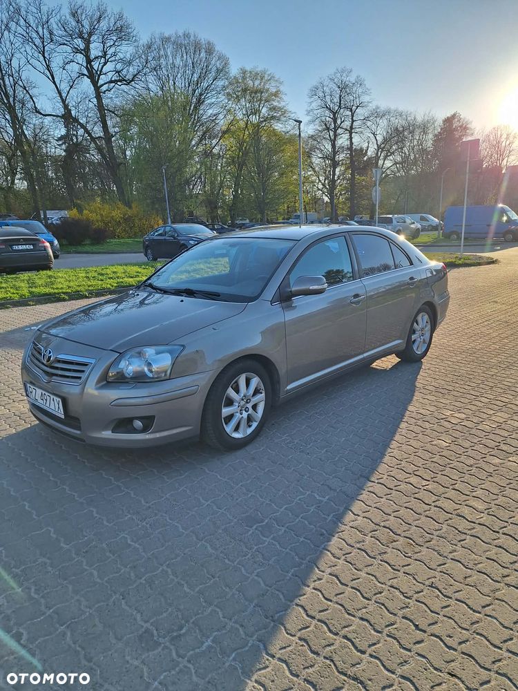 Toyota Avensis - 8