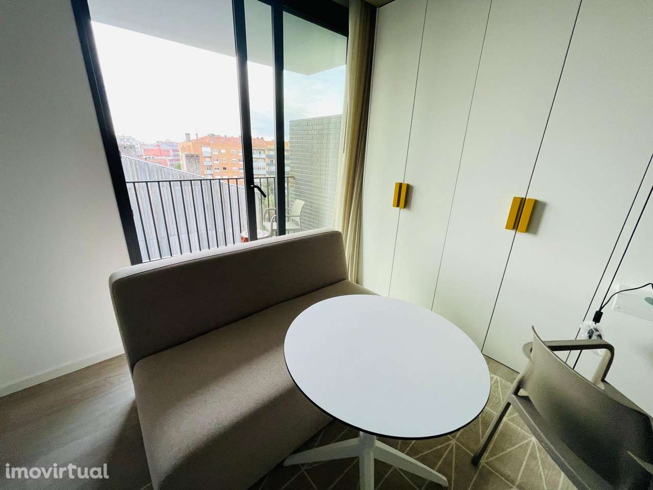 Excelente T0 totalmente equipado e mobilado - Grande imagem: 4/18