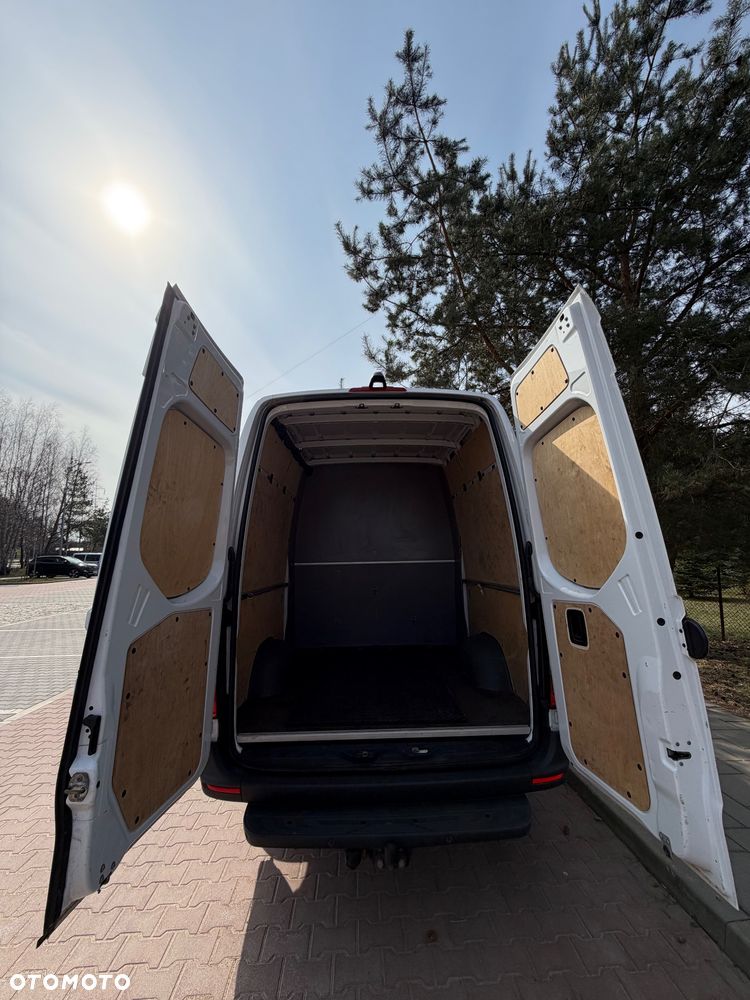Mercedes-Benz Sprinter - 14
