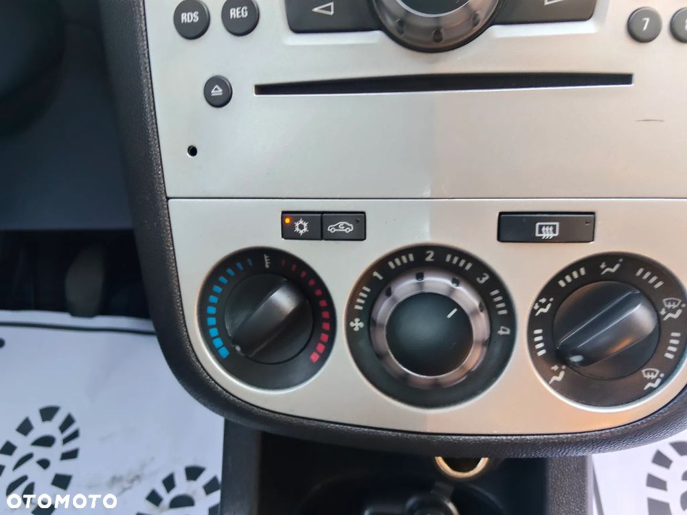 Opel Corsa 1.4 16V 150 Jahre - 24